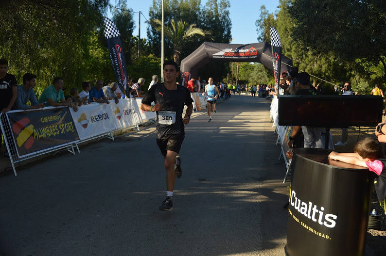 El corredor del Alumbres Sport vence con un tiempo de 20:12 minutos, mientras que la ganadora femenina completó el recorrido en 29:37