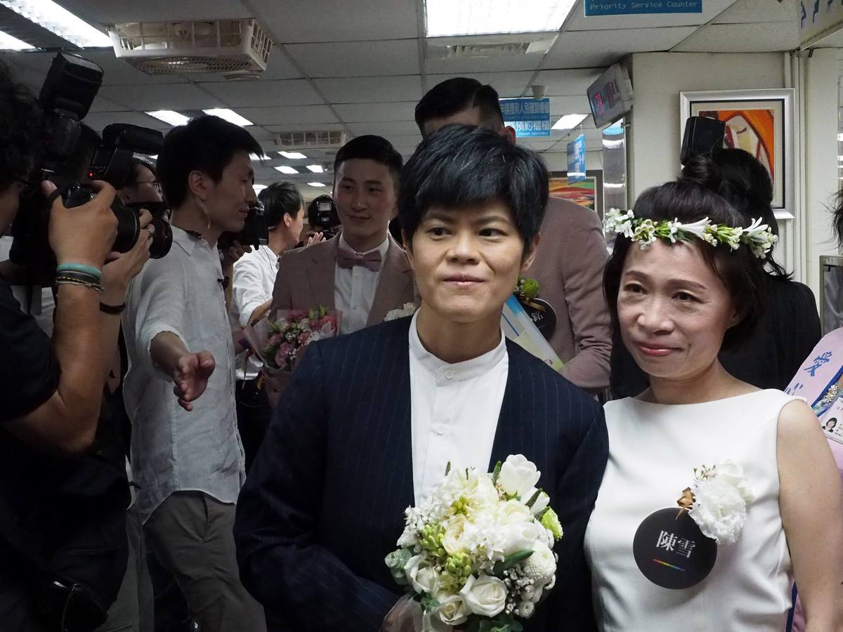 Cientos de parejas se casan durante el primer día del registro civil para matrimonios del mismo sexo en Taipei (Taiwán). Taiwán se convirtió en el primer país asiático en legalizar el matrimonio entre personas del mismo sexo. 