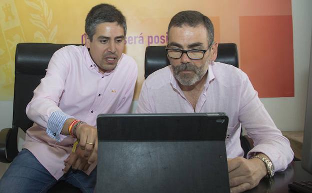 Jesús Giménez Gallo y José López, este lunes, tras ganar las elecciones municipales en Cartagena.