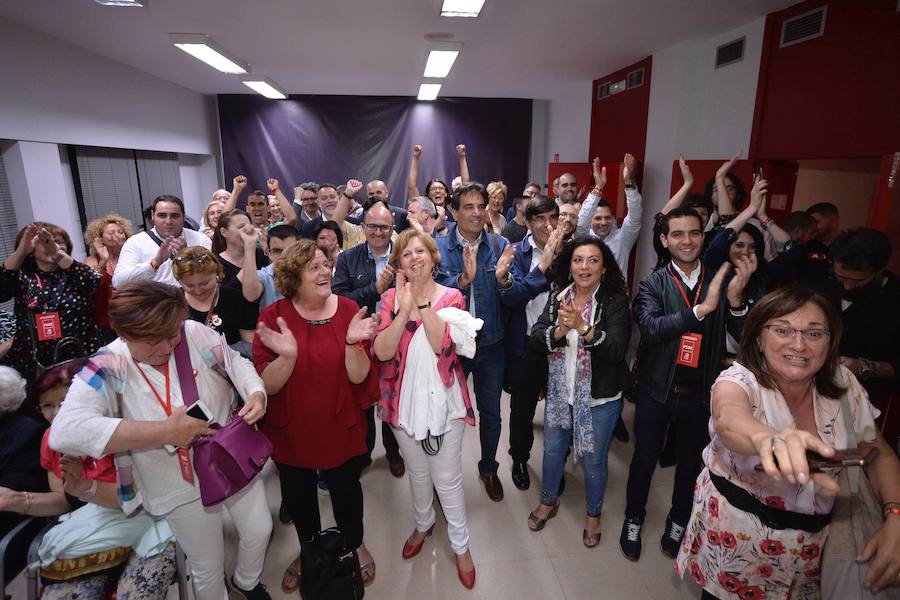 Los socialistas acaban con la hegemonía del PP y ganan las elecciones autonómicas en la Región, pero necesitarán a Ciudadanos para gobernar