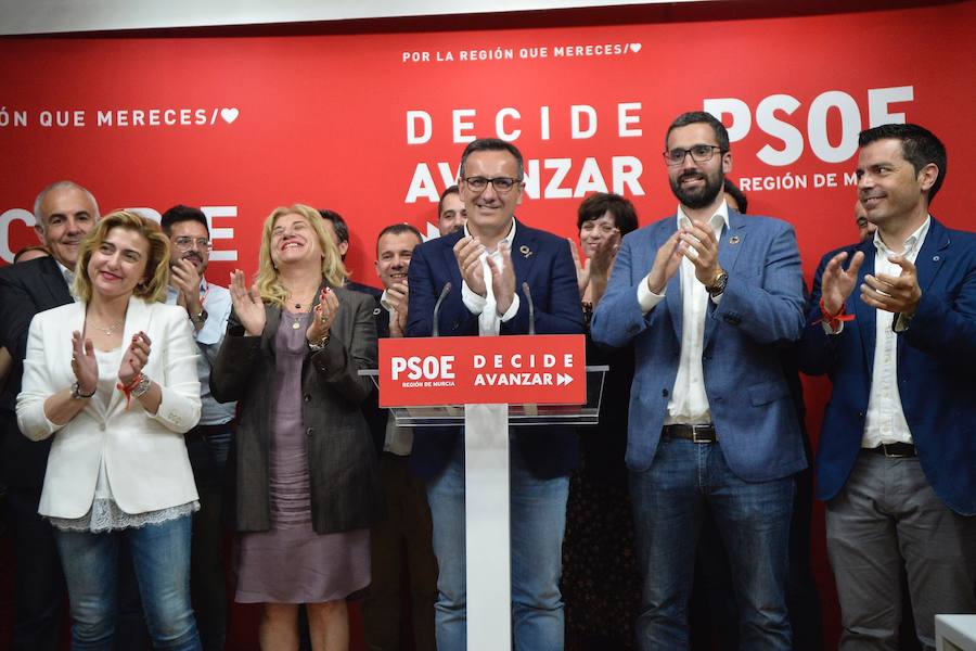 Los socialistas acaban con la hegemonía del PP y ganan las elecciones autonómicas en la Región, pero necesitarán a Ciudadanos para gobernar