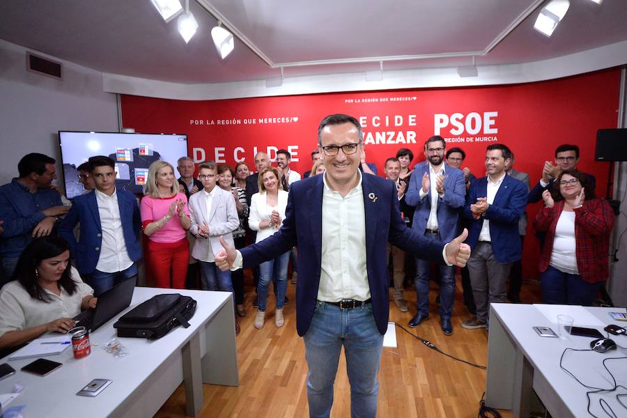 Los socialistas acaban con la hegemonía del PP y ganan las elecciones autonómicas en la Región, pero necesitarán a Ciudadanos para gobernar