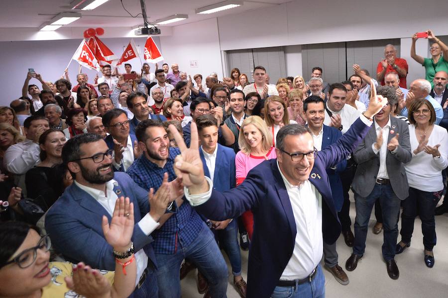 Los socialistas acaban con la hegemonía del PP y ganan las elecciones autonómicas en la Región, pero necesitarán a Ciudadanos para gobernar