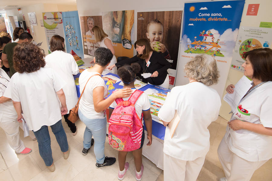 La actividad organizada por el hospital Virgen de la Arrixaca promueve diversas recomendaciones para prevenir enfermedades como la obesidad o las patologías cardiovasculares