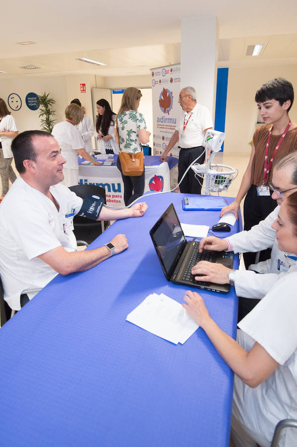 La actividad organizada por el hospital Virgen de la Arrixaca promueve diversas recomendaciones para prevenir enfermedades como la obesidad o las patologías cardiovasculares