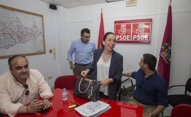 Castejón, en el centro, durante la reunión de la ejecutiva que se celebró este miércoles. 