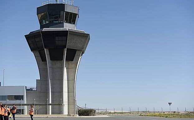 Torre de control del aeropuerto de Corvera.