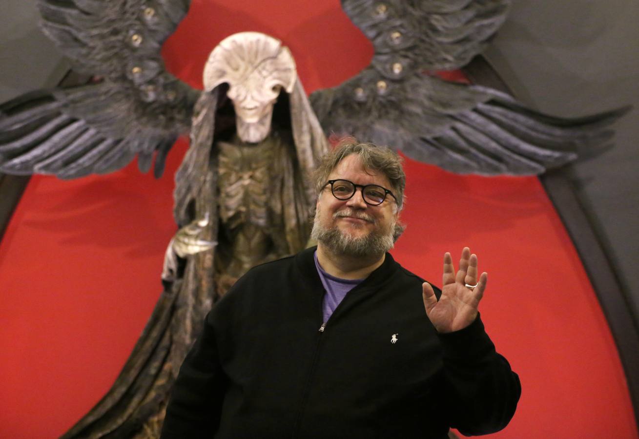 Muestra «En casa con mis monstruos», del director de cine mexicano Guillermo del Toro, inaugurada en el Museo de las Artes de Guadalajara (México). Del Toro explicó que llevar la exposición a su país es una forma de inspirar a las nuevas generaciones de artistas.