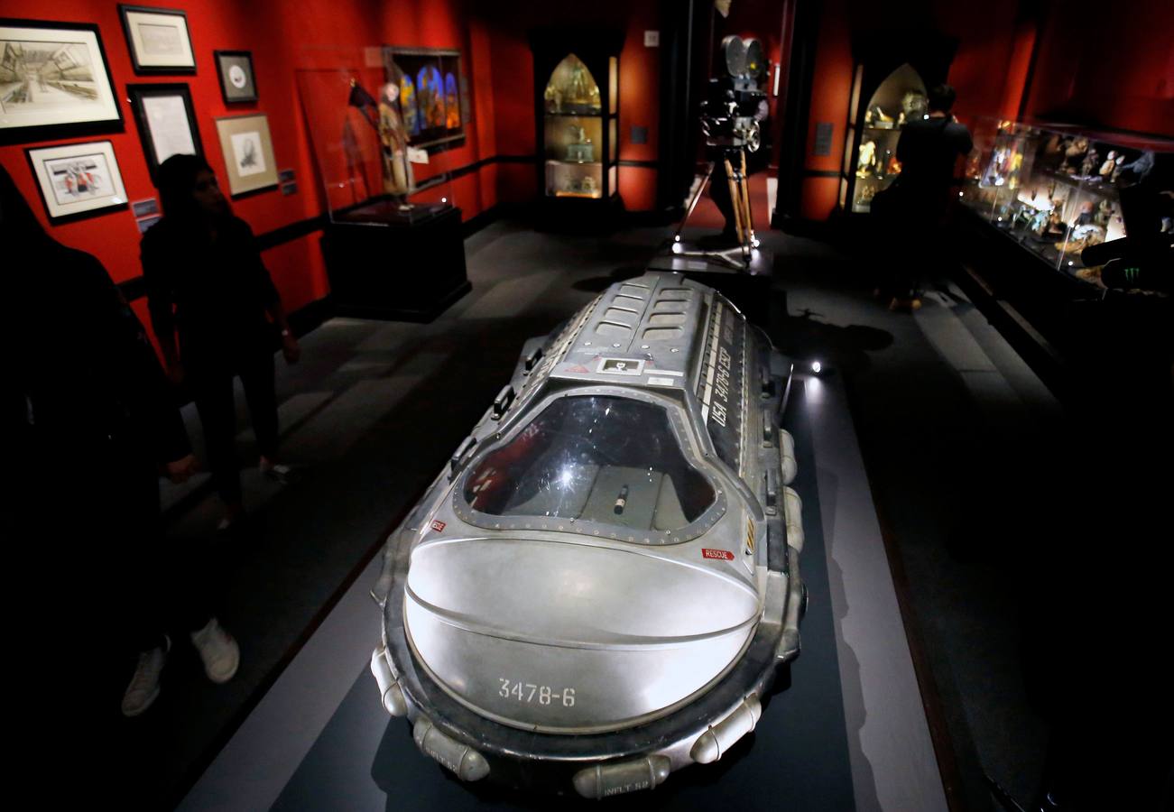 Muestra «En casa con mis monstruos», del director de cine mexicano Guillermo del Toro, inaugurada en el Museo de las Artes de Guadalajara (México). Del Toro explicó que llevar la exposición a su país es una forma de inspirar a las nuevas generaciones de artistas.