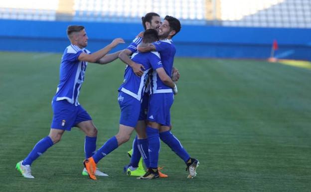 Los jugadores del Lorca Deportiva celebran un gol en el último partido del 'playoff'.