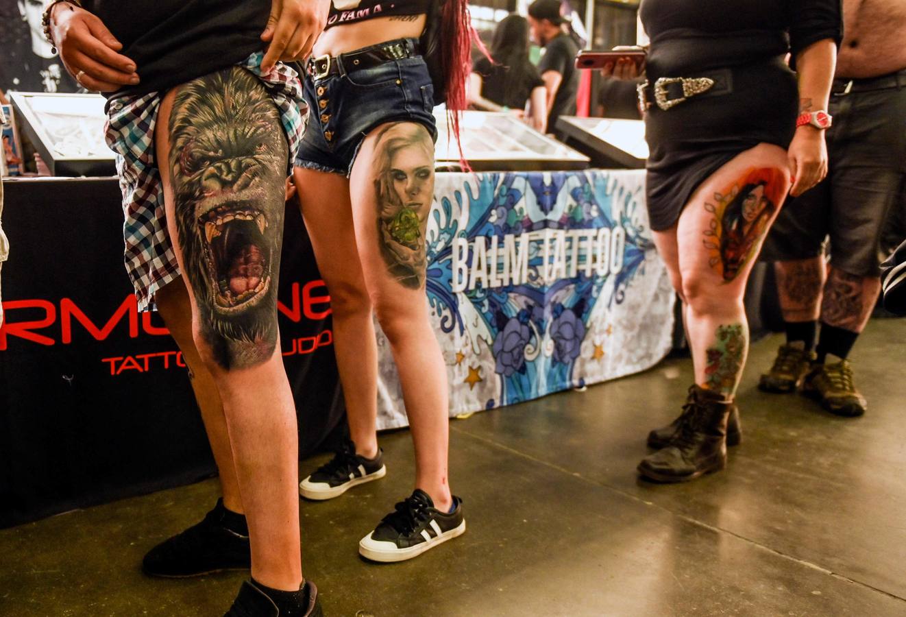 Tatuajes de todos los tamaños y colores se dibujaron sobre la piel de los asistentes a la décima edición de Expotatuaje en Medellín (Colombia).