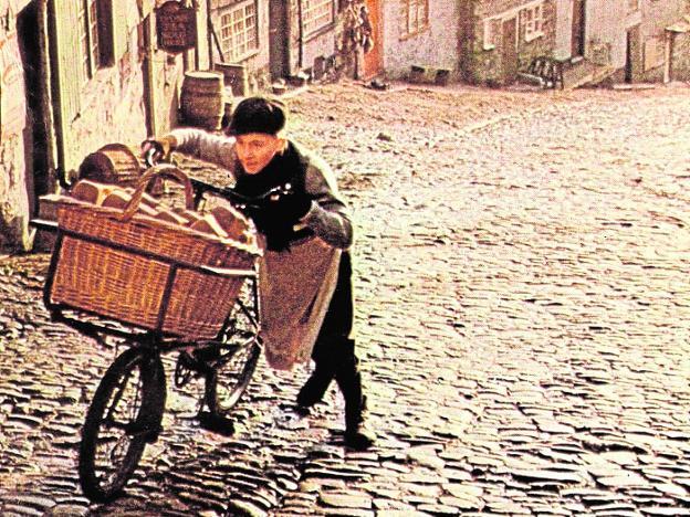 Fotograma del anuncio 'El niño de la bicicleta', rodado en 1973 y recuperado ahora por la panificadora Hovis. 