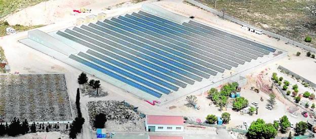 Instalación solar fotovoltaica en depósito de Rabasa (Alicante). MCT