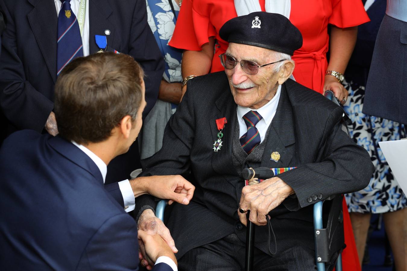 Personas caracterizadas de soldados participan en la dramatización histórica del Día D en la costa de Normandia (Francia). Varios lideres europeos participan en varios actos para conmemorar el 75 aniversario del desembarco y de la batalla de Normandía, que inicio el principio del fin de la Segunda Guerra Mundial.