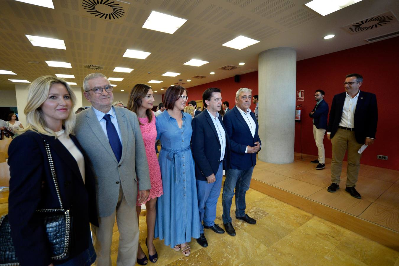 La entrega de las actas de diputados autonómicos que recogieron los 45 representantes de PSOE, PP, Cs, Vox y Podemos tuvo lugar en la Ciudad de la Justicia de Murcia.