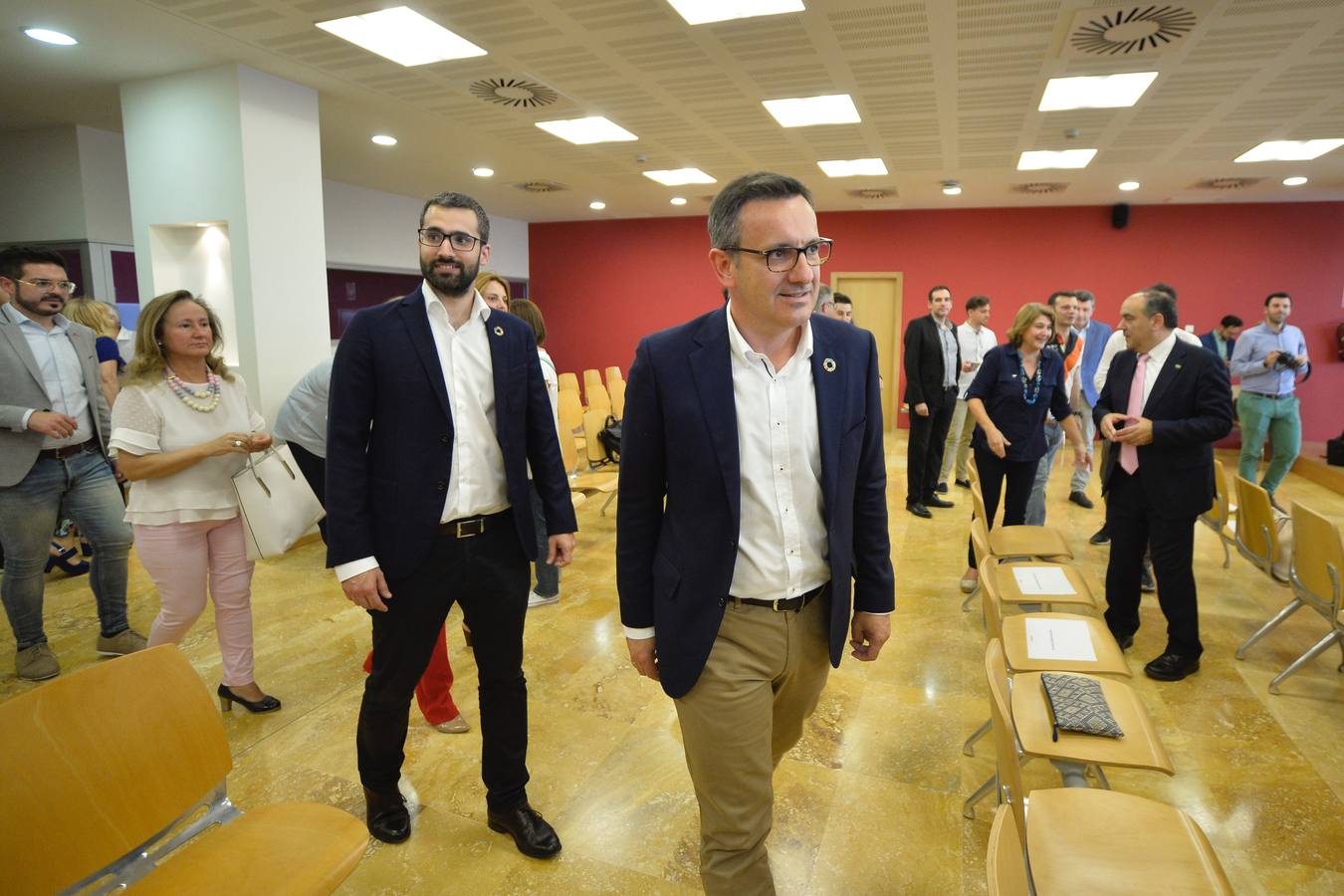 La entrega de las actas de diputados autonómicos que recogieron los 45 representantes de PSOE, PP, Cs, Vox y Podemos tuvo lugar en la Ciudad de la Justicia de Murcia.