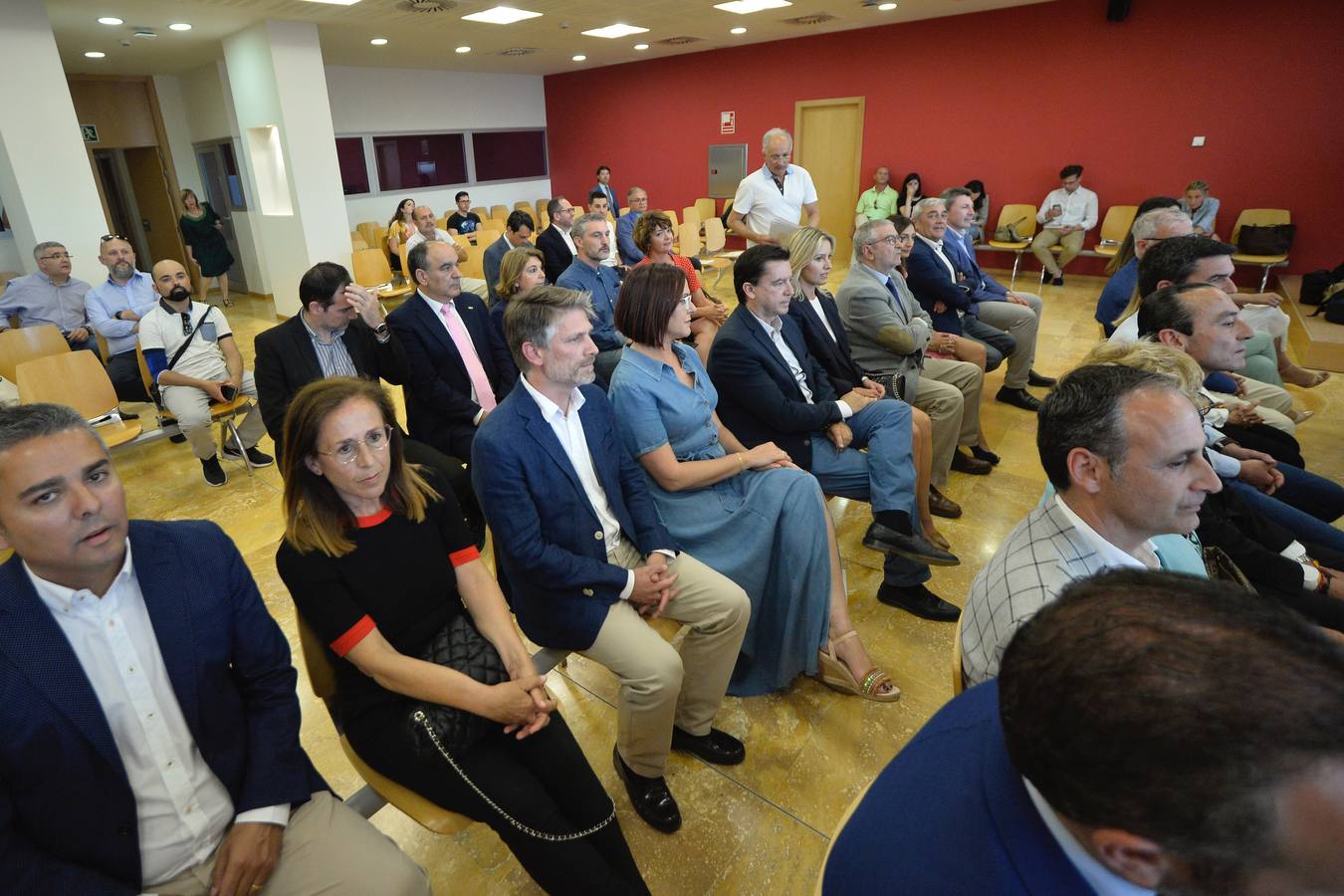 La entrega de las actas de diputados autonómicos que recogieron los 45 representantes de PSOE, PP, Cs, Vox y Podemos tuvo lugar en la Ciudad de la Justicia de Murcia.