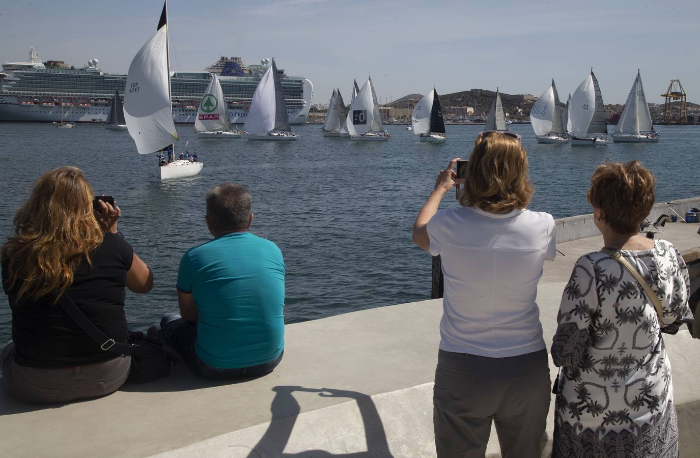 La prueba es puntuable para el campeonato de España, hay 15 barcos locales y la distancia es de 170 millas .