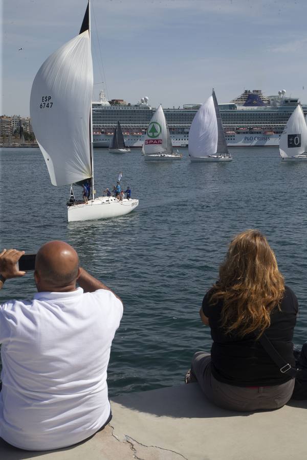 La prueba es puntuable para el campeonato de España, hay 15 barcos locales y la distancia es de 170 millas .