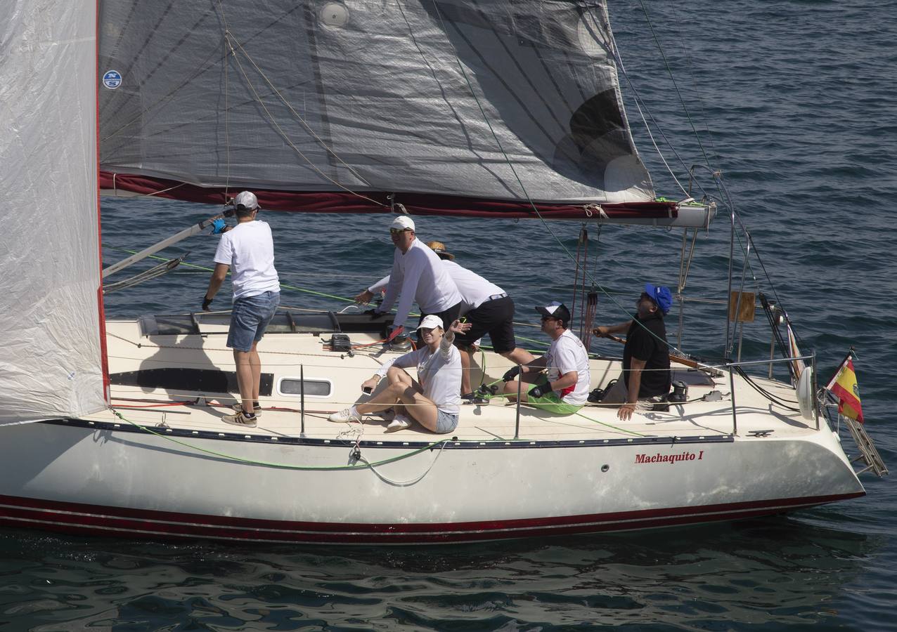 La prueba es puntuable para el campeonato de España, hay 15 barcos locales y la distancia es de 170 millas .