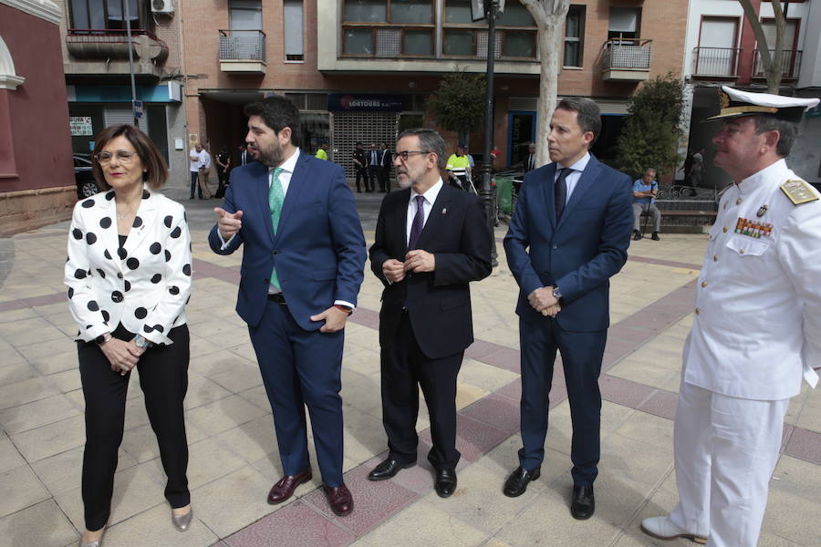 El acto institucional estuvo marcado por las negociaciones para los pactos en la Comunidad y en varios ayuntamientos de la Región