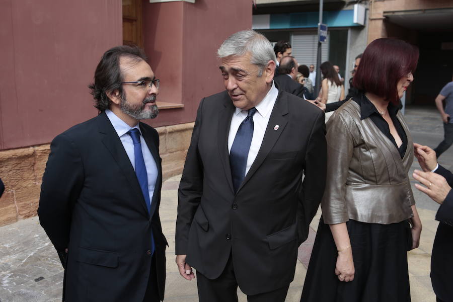 El acto institucional estuvo marcado por las negociaciones para los pactos en la Comunidad y en varios ayuntamientos de la Región