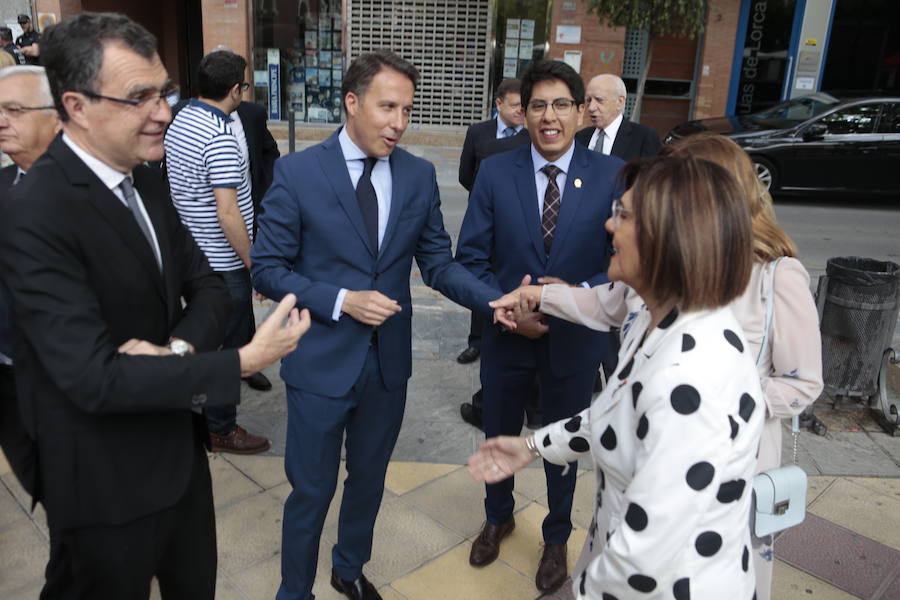 El acto institucional estuvo marcado por las negociaciones para los pactos en la Comunidad y en varios ayuntamientos de la Región