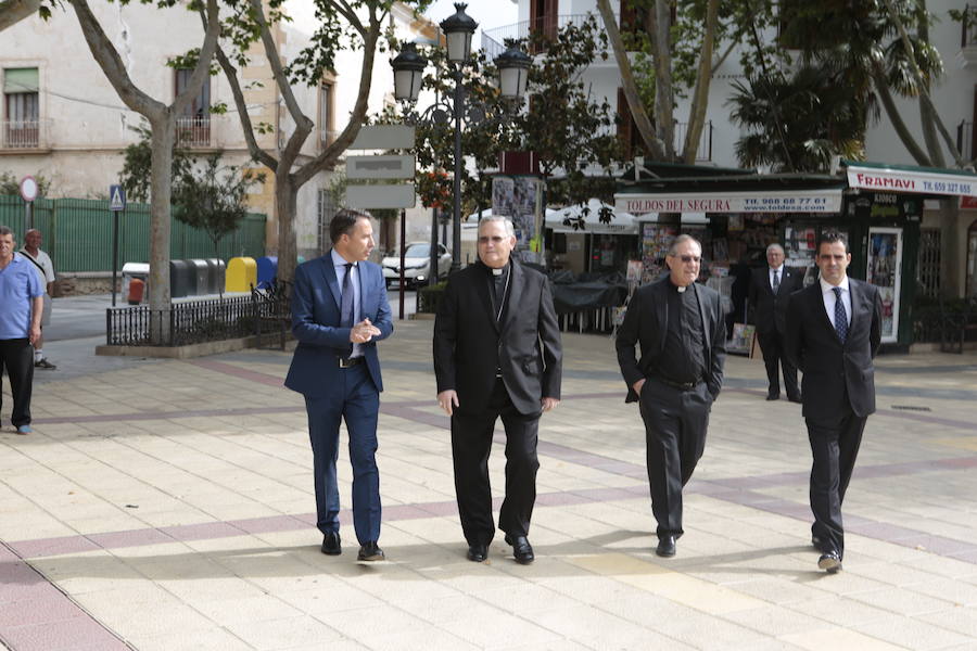 El acto institucional estuvo marcado por las negociaciones para los pactos en la Comunidad y en varios ayuntamientos de la Región