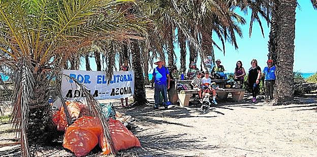 La Azohía se moviliza por un litoral limpio
