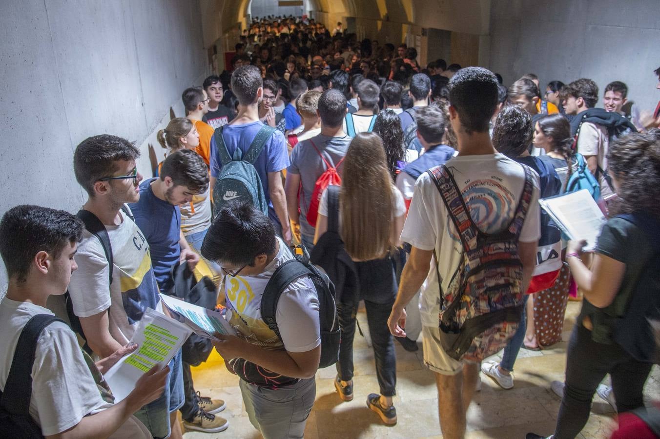 Entre atascos, nervios y enésimos repasos de última hora, los alumnos cartageneros comenzaron los exámenes de acceso a la universidad.