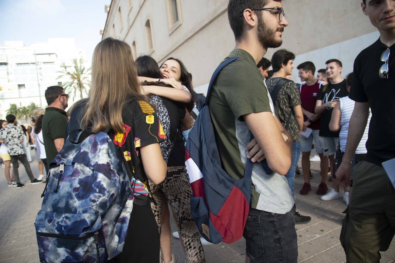 Entre atascos, nervios y enésimos repasos de última hora, los alumnos cartageneros comenzaron los exámenes de acceso a la universidad.