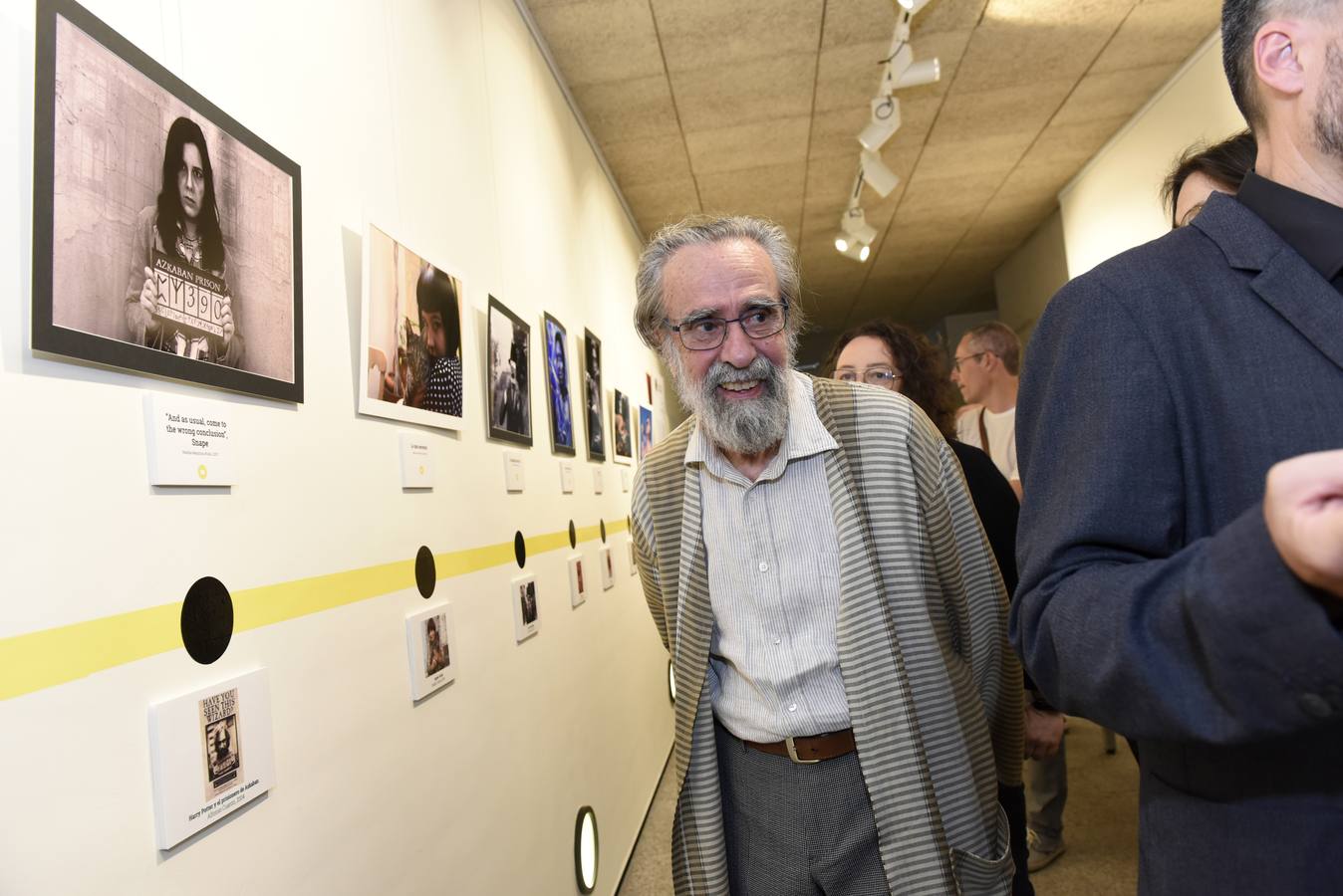 El artista conceptual, Premio Velázquez 2015, inauguró en la Facultad de Comunicación y Documentación una sala expositiva con su nombre.