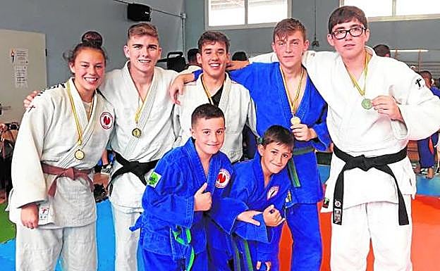 Judokas del Nebrija desplazados a Concentaina. 