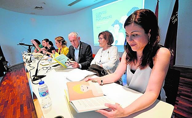 La Biblioteca Regional acogió la presentación del último libro de Antonio Botías.