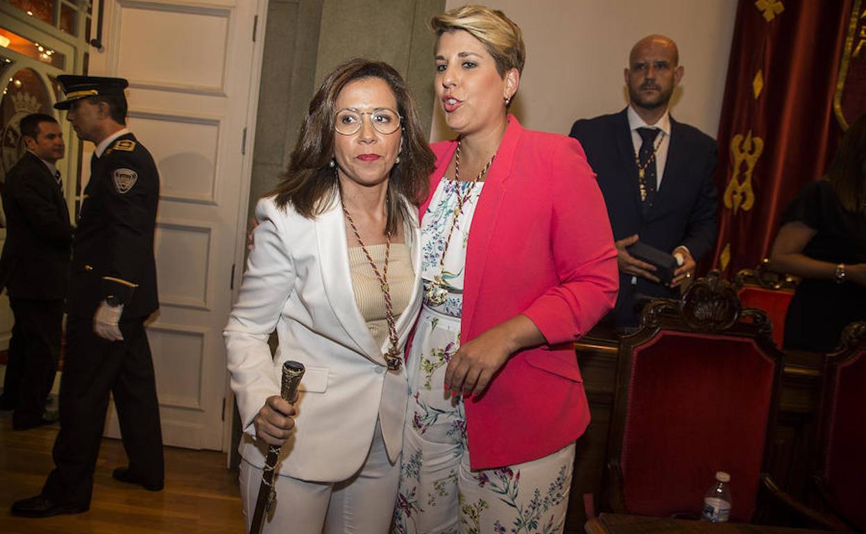 Castejón en el pleno en el que ha sido elegida alcaldesa.