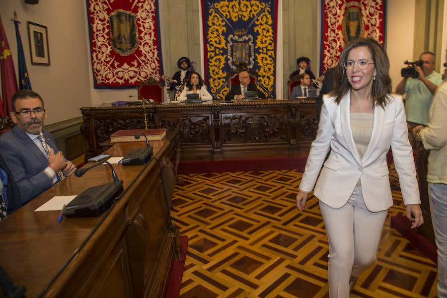 Un pacto de última hora de PSOE y PP, que incluye a Ciudadanos y que rechaza Diego Conesa, deja a MC sin el poder y da la alcaldía los dos primeros años a la socialista y los dos últimos a la popular