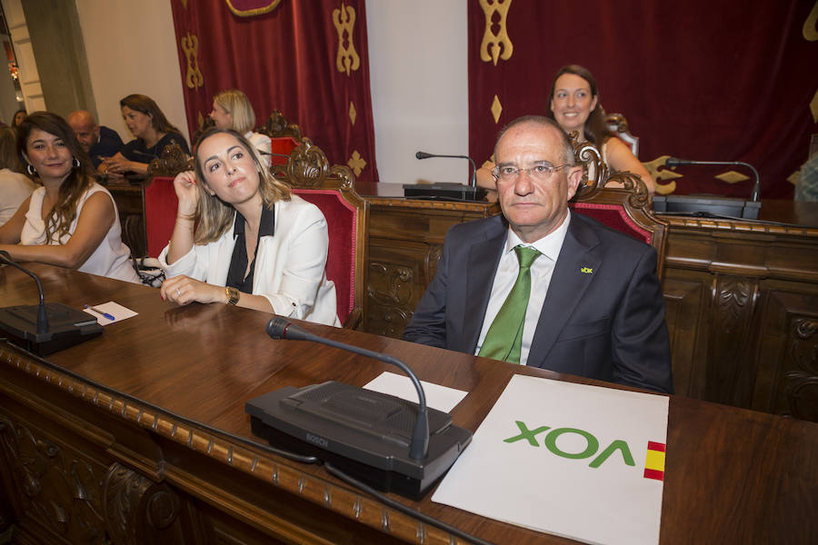 Un pacto de última hora de PSOE y PP, que incluye a Ciudadanos y que rechaza Diego Conesa, deja a MC sin el poder y da la alcaldía los dos primeros años a la socialista y los dos últimos a la popular