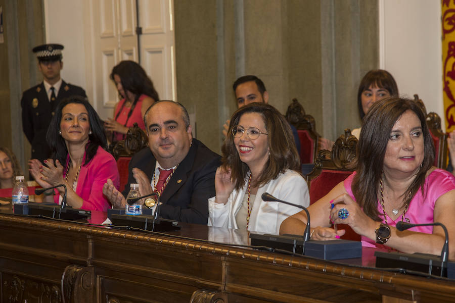 Un pacto de última hora de PSOE y PP, que incluye a Ciudadanos y que rechaza Diego Conesa, deja a MC sin el poder y da la alcaldía los dos primeros años a la socialista y los dos últimos a la popular