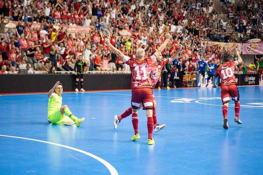 Los de Giustozzi remontaron una desventaja de dos goles para ganar en la tanda tras empatar a 3; serán campeones si ganan el lunes en el Palacio