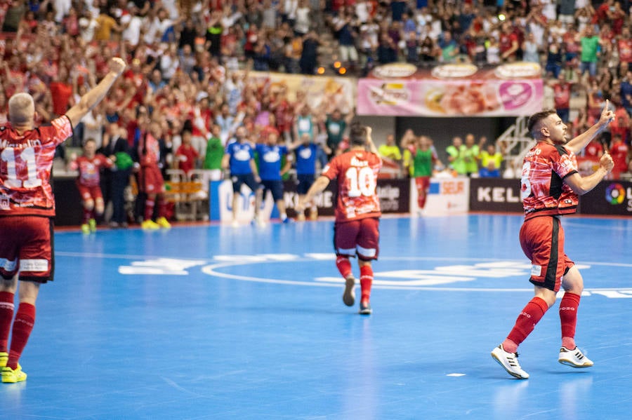 Los de Giustozzi remontaron una desventaja de dos goles para ganar en la tanda tras empatar a 3; serán campeones si ganan el lunes en el Palacio