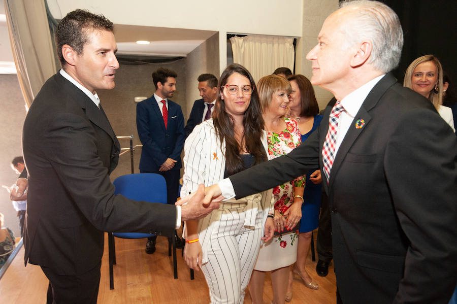 Vela gobernará el municipio con una mayoría absoluta de 11 concejales, los 9 concejales del grupo socialista y los dos ediles de Ciudadanos