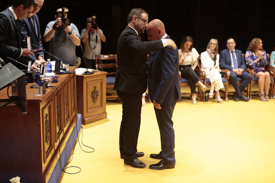 Lorca pasa a manos del PSOE con los votos de IU y Cs después de que el socialista Diego José Mateos arrebatara la alcaldía a Fulgencio Gil y diera cabida en el gobierno municipal al edil de la formación naranja como primer teniente de alcalde