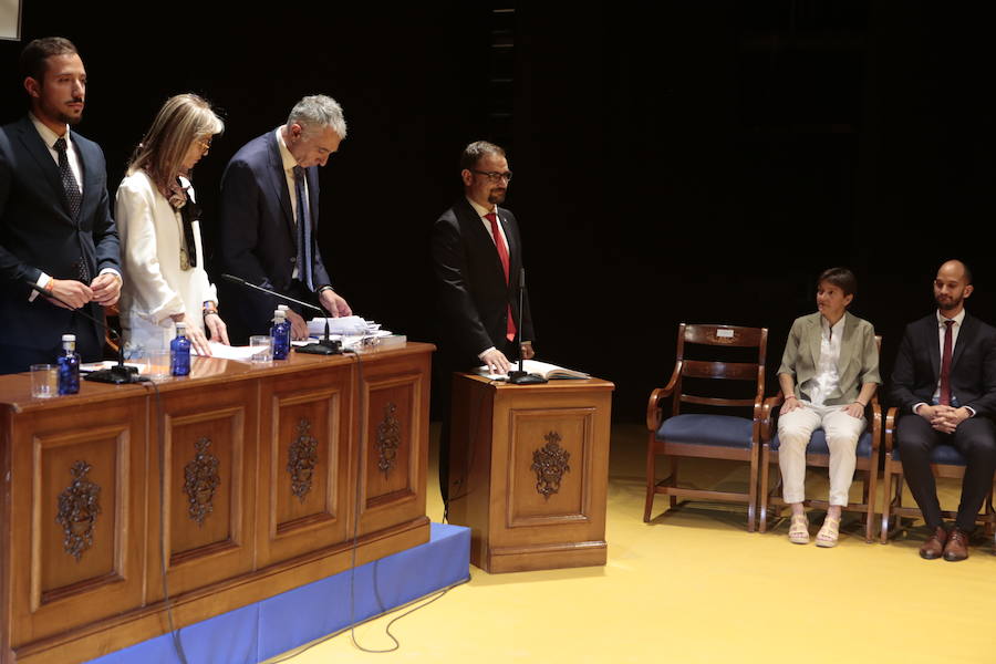 Lorca pasa a manos del PSOE con los votos de IU y Cs después de que el socialista Diego José Mateos arrebatara la alcaldía a Fulgencio Gil y diera cabida en el gobierno municipal al edil de la formación naranja como primer teniente de alcalde