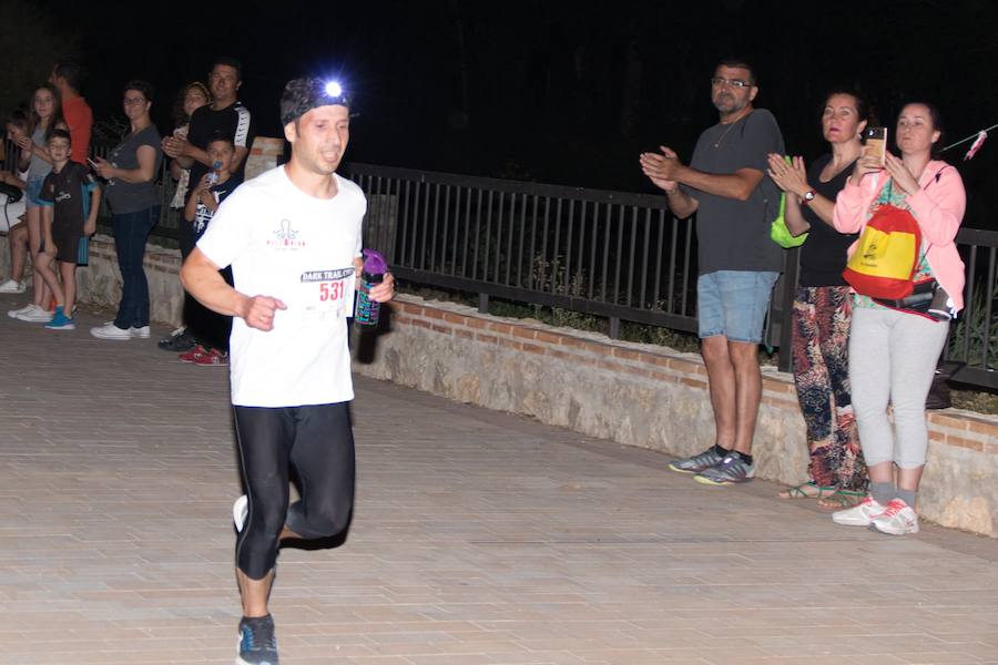 El atleta del Fondistas de Yecla gana en la prueba de 21 kilómetros con un tiempo de 1:49:14, por los 2:06:08 de la corredora del Espuña Trail