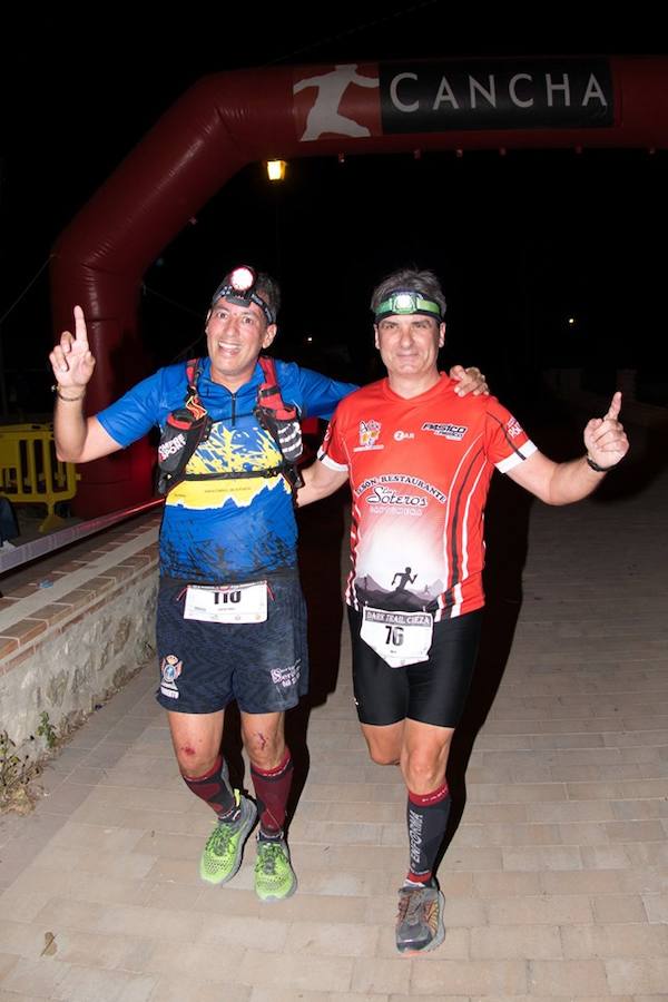 El atleta del Fondistas de Yecla gana en la prueba de 21 kilómetros con un tiempo de 1:49:14, por los 2:06:08 de la corredora del Espuña Trail