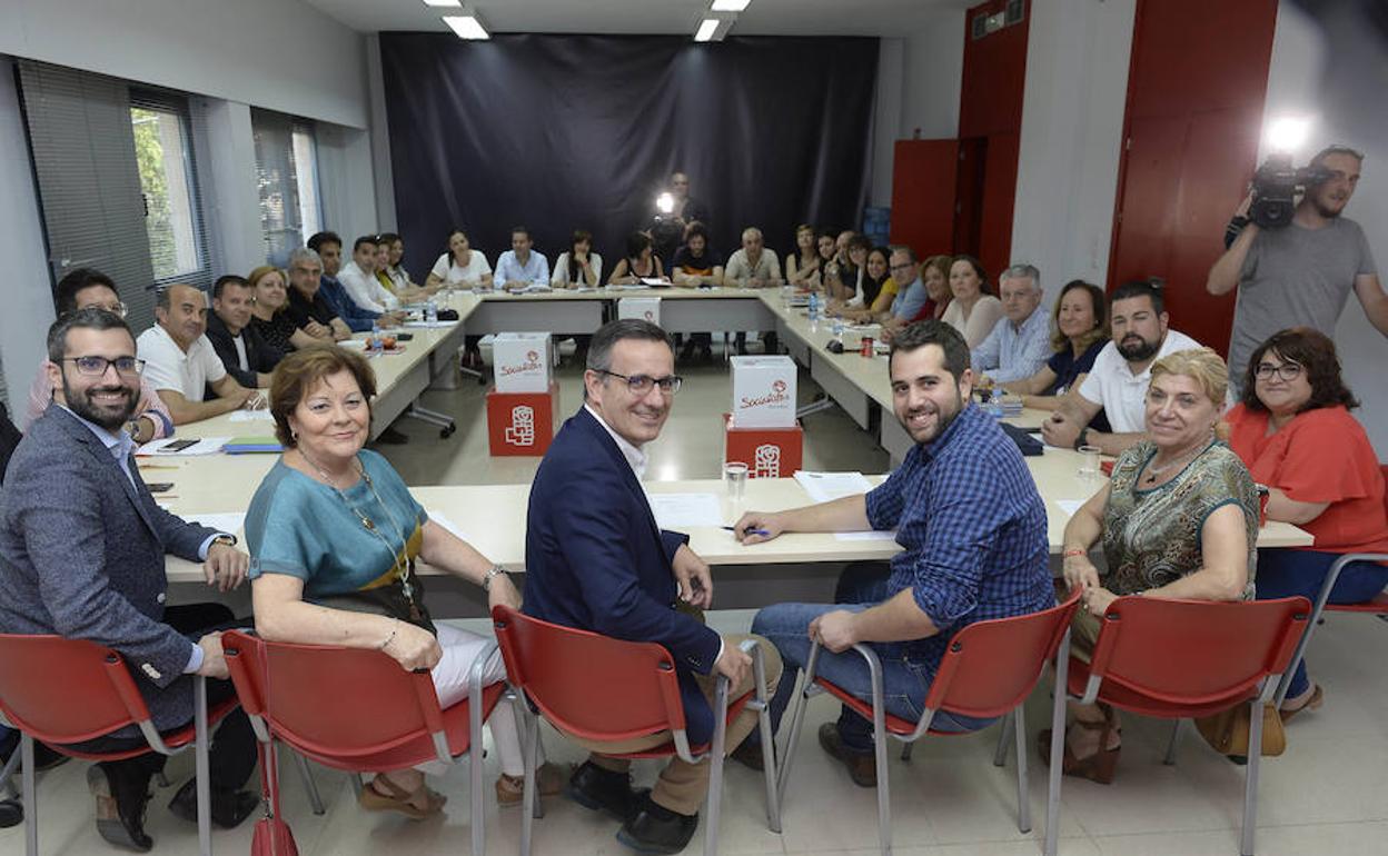 Francisco Lucas, Teresa Rosique, Diego Conesa, Jordi Arce y Gloria Alarcón presidieron ayer la reunión de la Comisión Ejecutiva Regional del PSOE. 