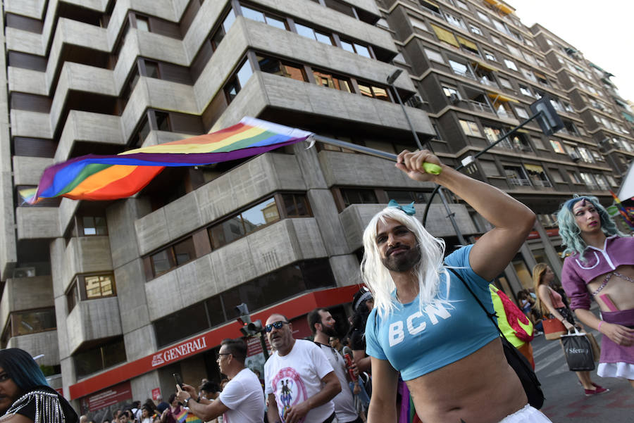 El centro la capital vuelve a teñirse de color para visibilizar las reivindicaciones del colectivo LGTBI+