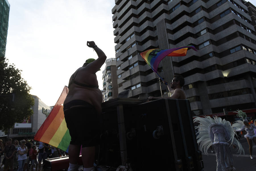 El centro la capital vuelve a teñirse de color para visibilizar las reivindicaciones del colectivo LGTBI+