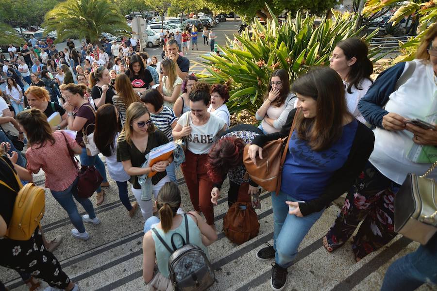 Casi un 90% de los admitidos concurren finalmente al primer examen, llevado a cabo en 19 sedes. La entrada se desarrolló con normalidad, aunque con algunas pequeñas incidencias fruto de los nervios