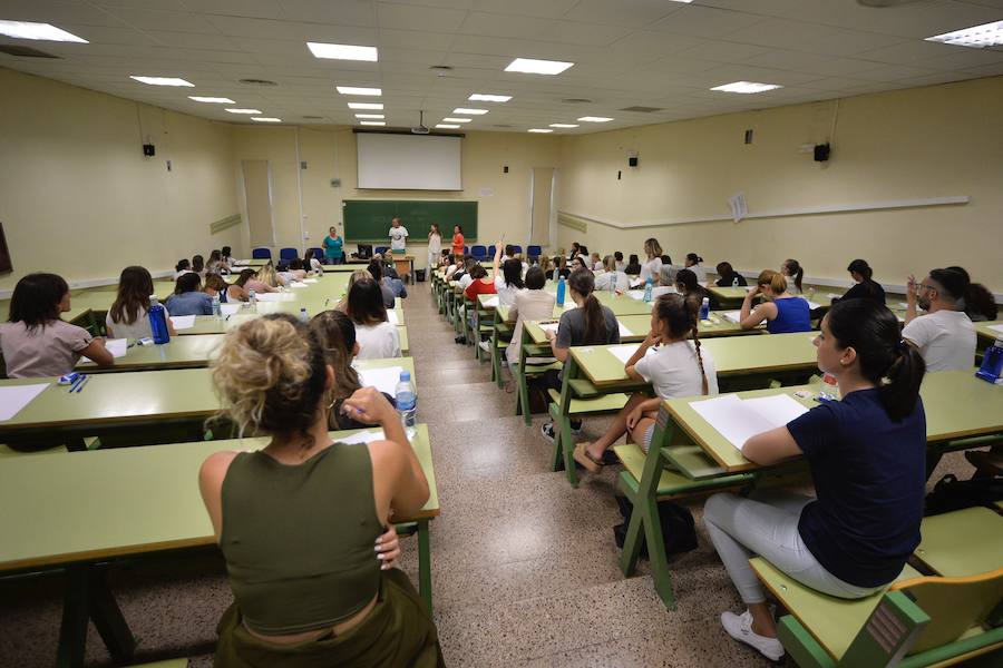 Casi un 90% de los admitidos concurren finalmente al primer examen, llevado a cabo en 19 sedes. La entrada se desarrolló con normalidad, aunque con algunas pequeñas incidencias fruto de los nervios